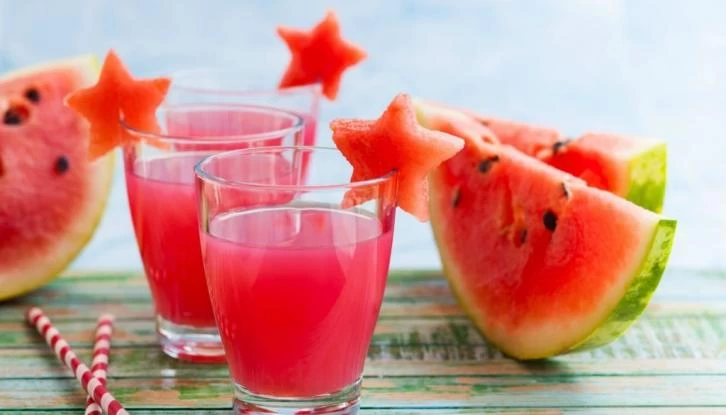 Παγωμένος χυμός καρπούζι: Φτιάξτε το απόλυτο καλοκαιρινό ποτό, χωρίς θερμίδες!